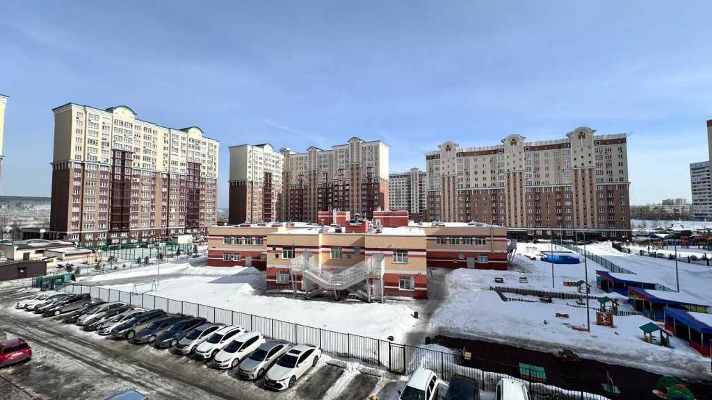 Квартира трехкомнатная на Притомском рядом с Кадетским училищем — фото 1