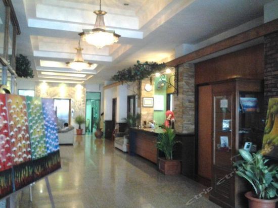 Сурабая: Front One Hotel Mesir Surabaya