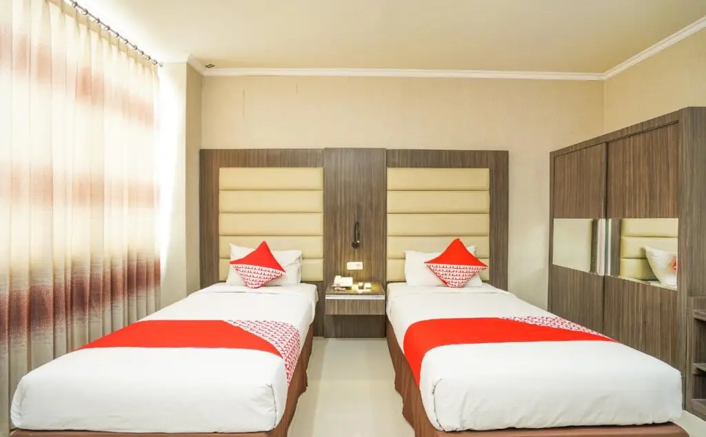 Сурабая: Maumu Hotel & Lounge