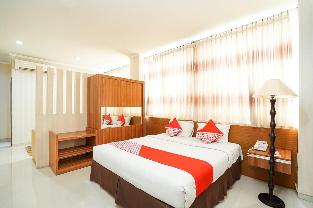 Сурабая: Maumu Hotel & Lounge