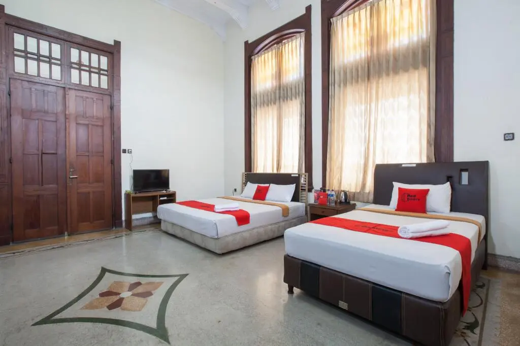 Лаванг: RedDoorz @ Lawang