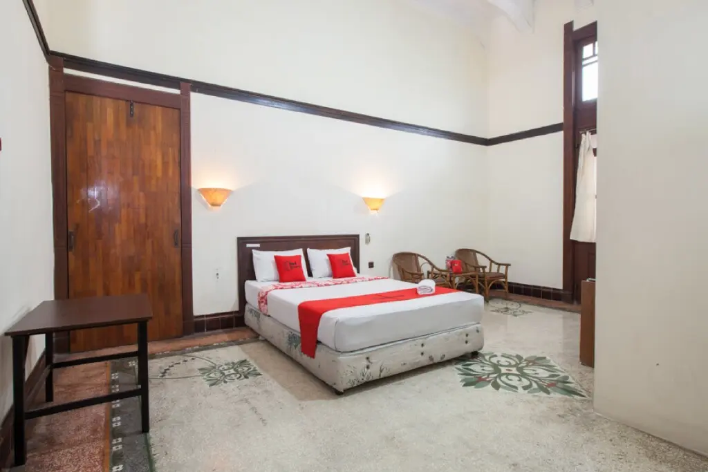 Лаванг: RedDoorz @ Lawang