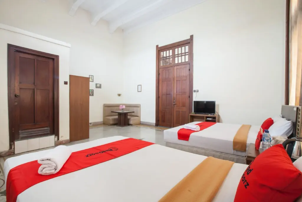Лаванг: RedDoorz @ Lawang