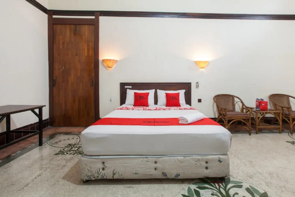 Лаванг: RedDoorz @ Lawang