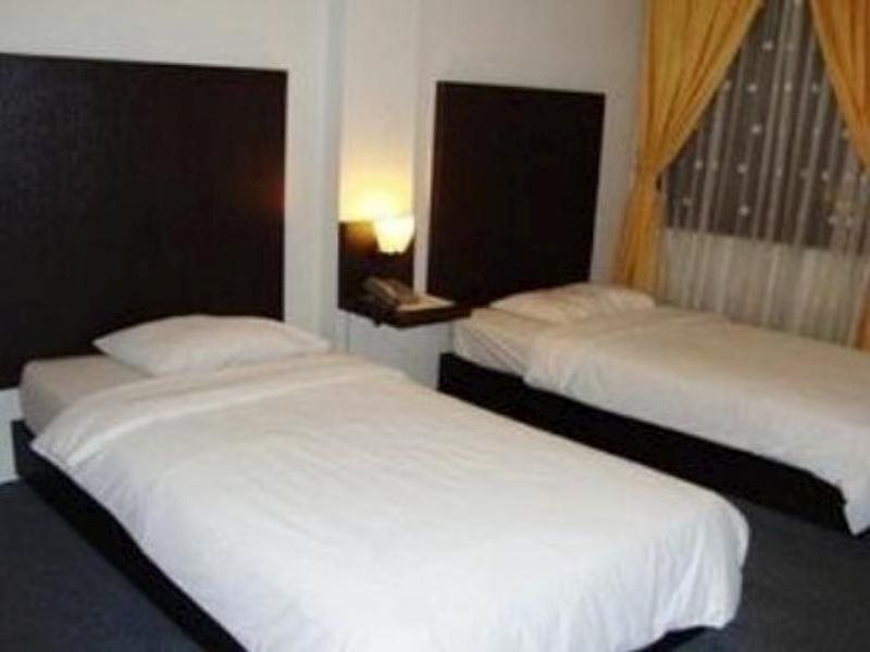 Паданг: Hotel Femina