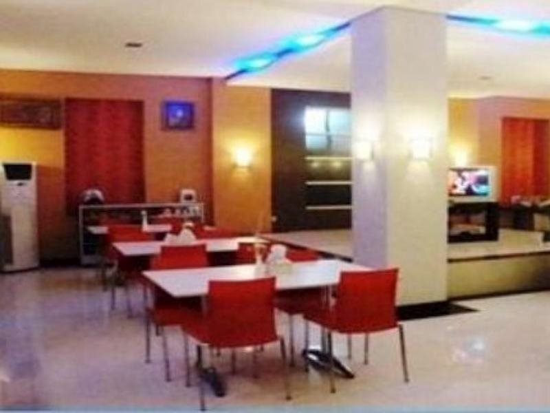 Паданг: Hotel Femina