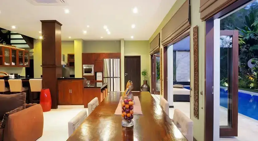 Чангу: Lima Puri Villa