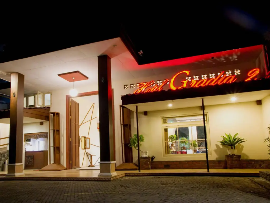 Бату: Hotel Gradia 2