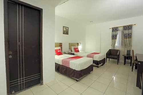 Банджармасин: OYO 1724 Hotel Sembilan Sembilan