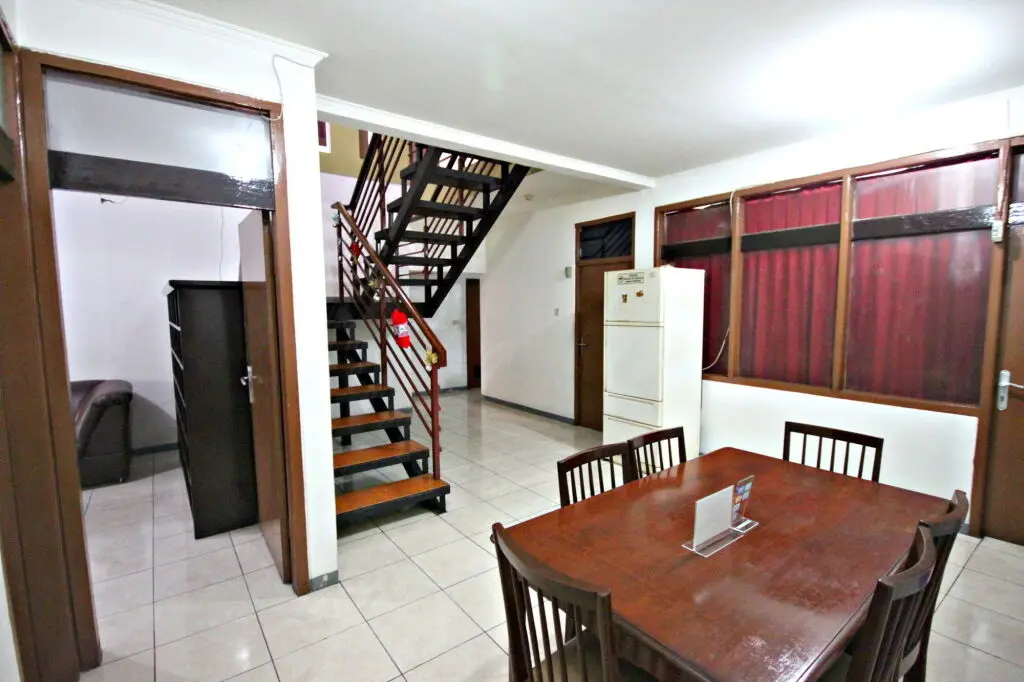 Бандунг: De Sun Pasteur Guest House by HouseinBandung