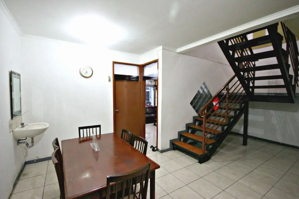Бандунг: De Sun Pasteur Guest House by HouseinBandung