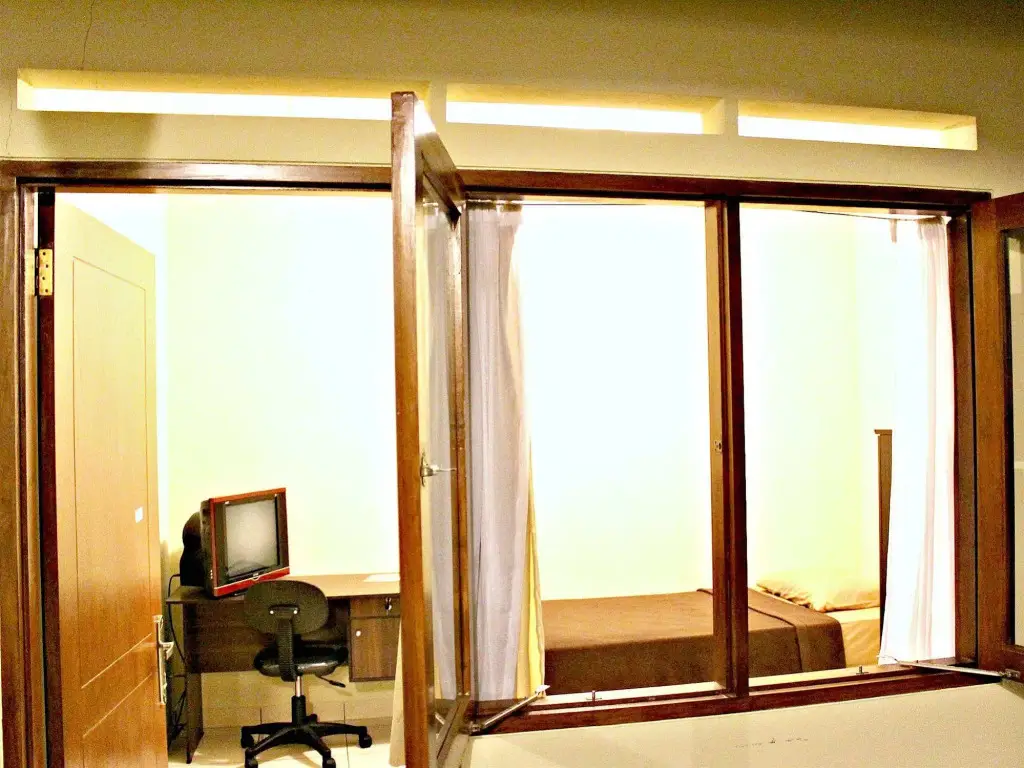 Бандунг: De Orange Pasteur Guest House by HouseinBandung