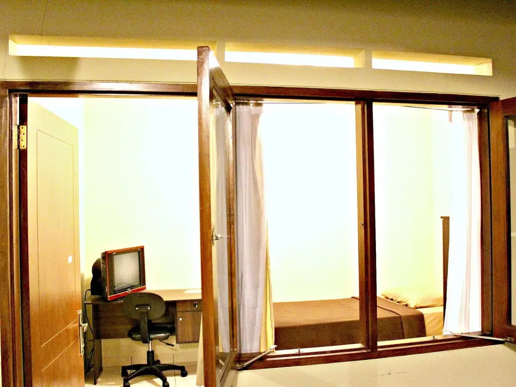 Бандунг: De Orange Pasteur Guest House by HouseinBandung