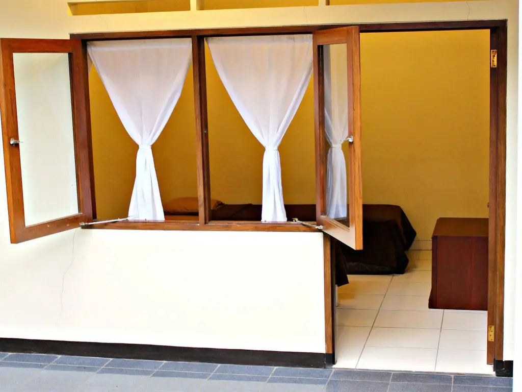 Бандунг: De Orange Pasteur Guest House by HouseinBandung
