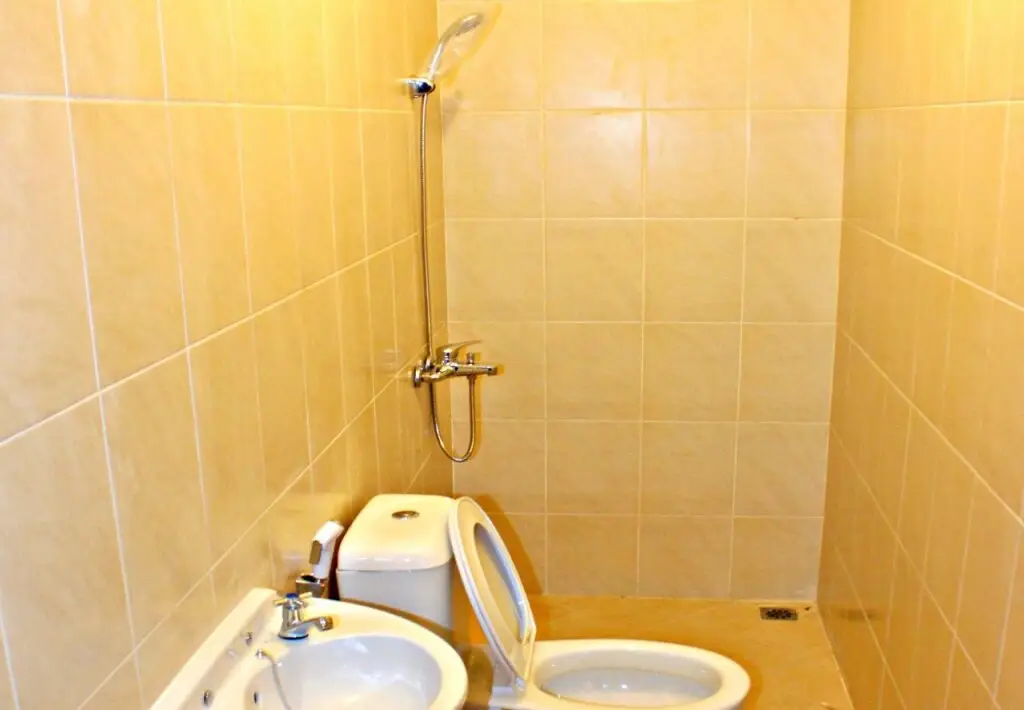 Бандунг: De Orange Pasteur Guest House by HouseinBandung