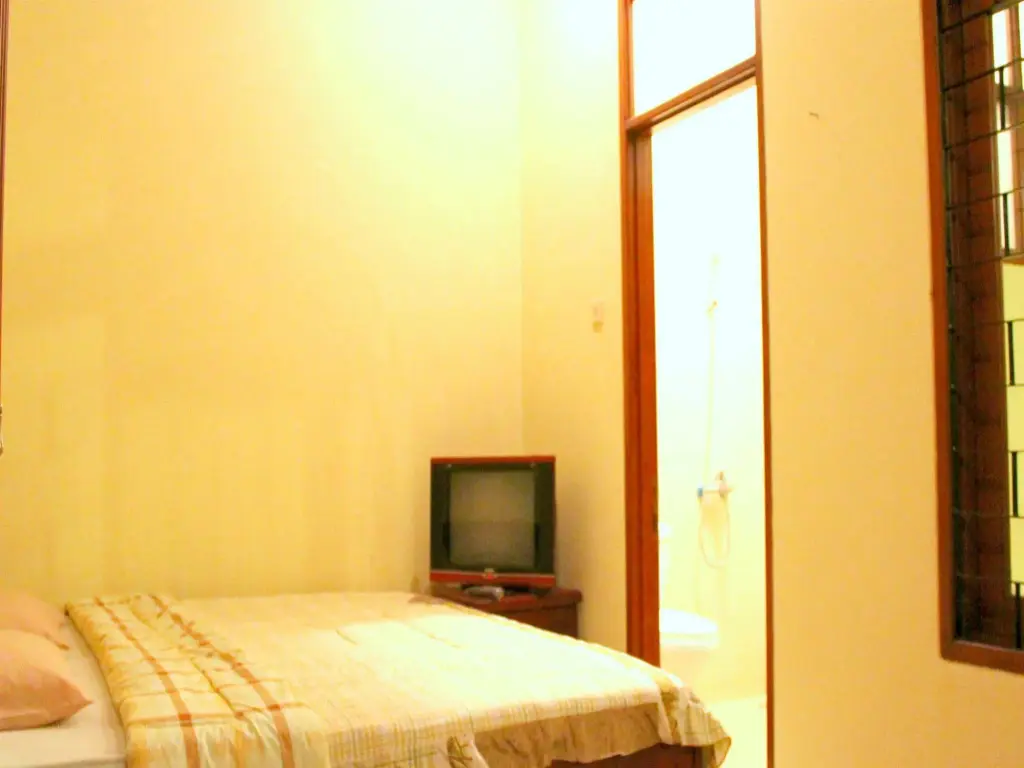 Бандунг: De Orange Pasteur Guest House by HouseinBandung