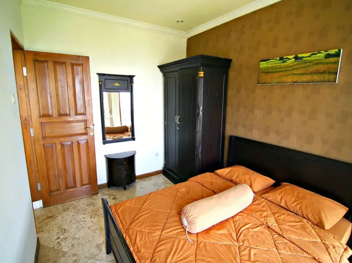 Бандунг: De Bukit Dago Villa by HouseinBandung