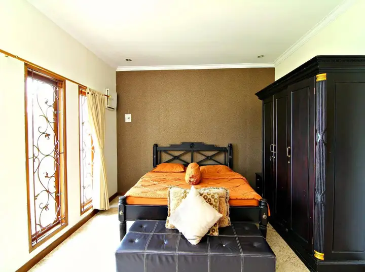 Бандунг: De Bukit Dago Villa by HouseinBandung