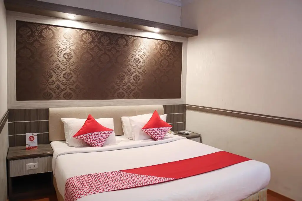Пеканбару: OYO 742 Mona Plaza Hotel