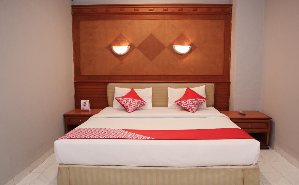 Пеканбару: OYO 742 Mona Plaza Hotel