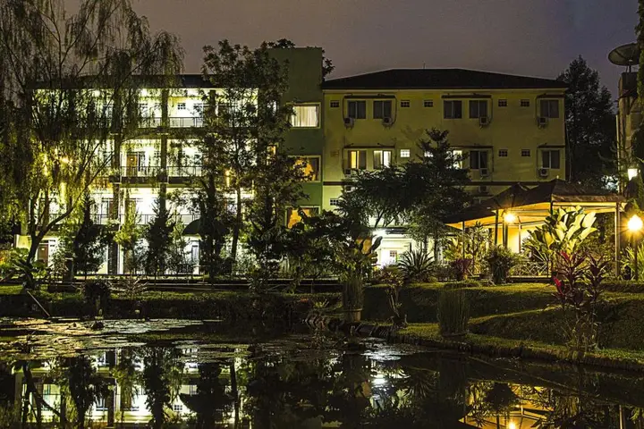 Бандунг: Lotus Hotel, Cafe & Meeting Place