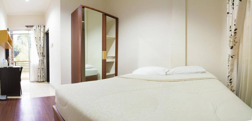 Бандунг: Lotus Hotel, Cafe & Meeting Place