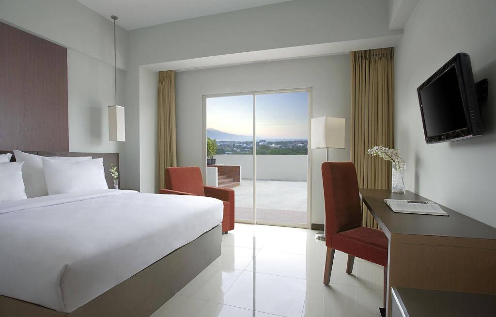 Палу: Hotel Santika Palu