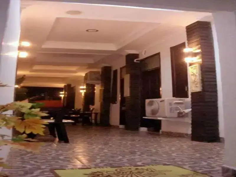 Бандунг: Hotel Salon Fora & Cafe