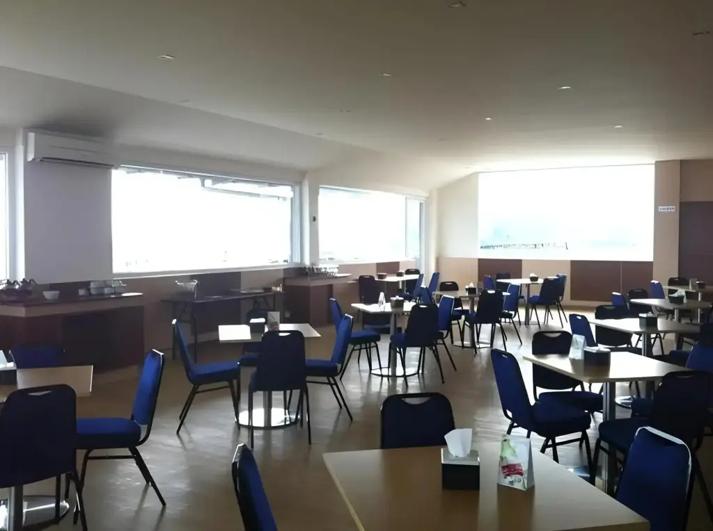 Паданг: Ion Hotel