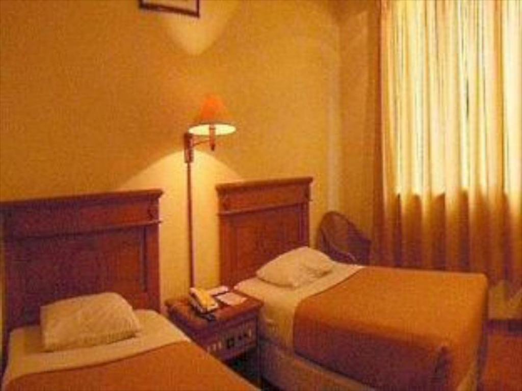 Амбон: Amans Hotel