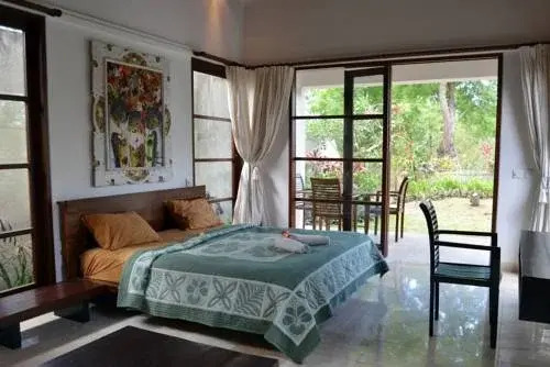 Туламбен: Toya Villa