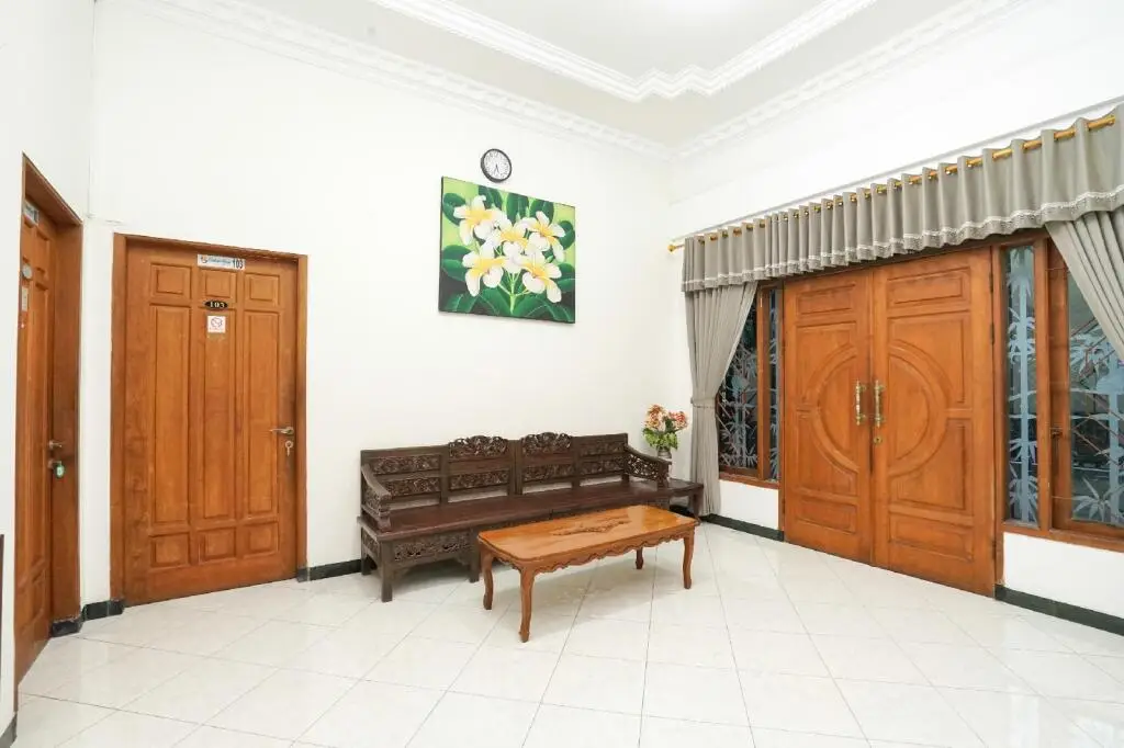 Сурабая: Tjahaja Baroe Homestay