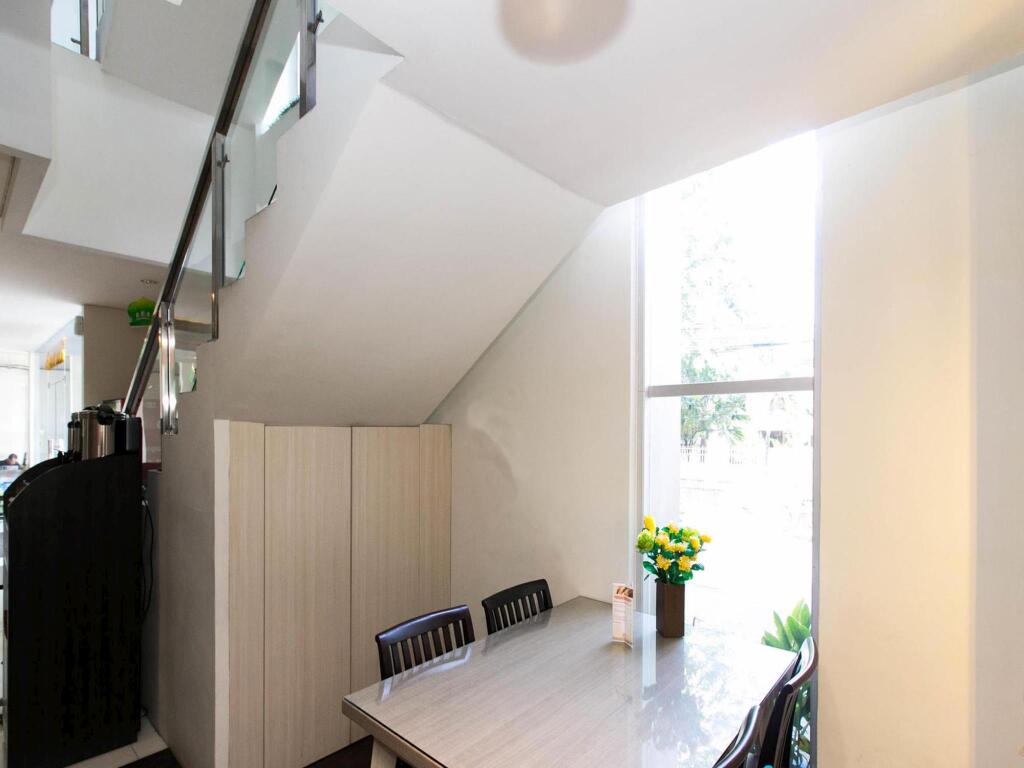 Сурабая: Hotel 88 Embong Kenongo by WH