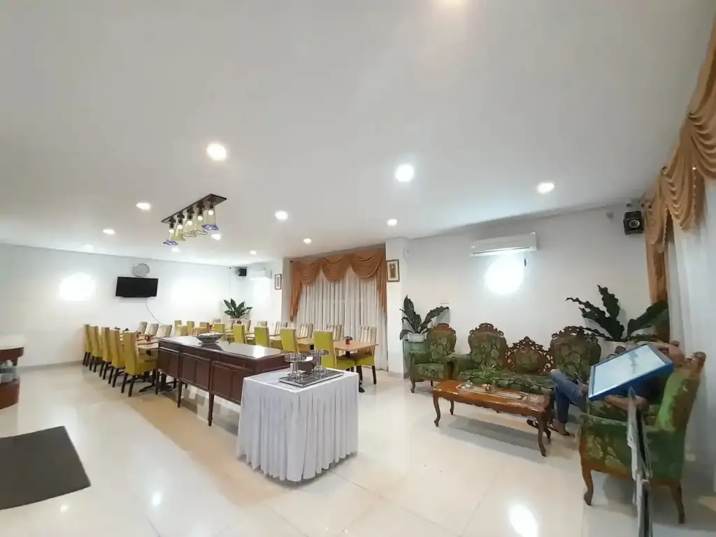 Букиттинги: Hotel Grand Kartini