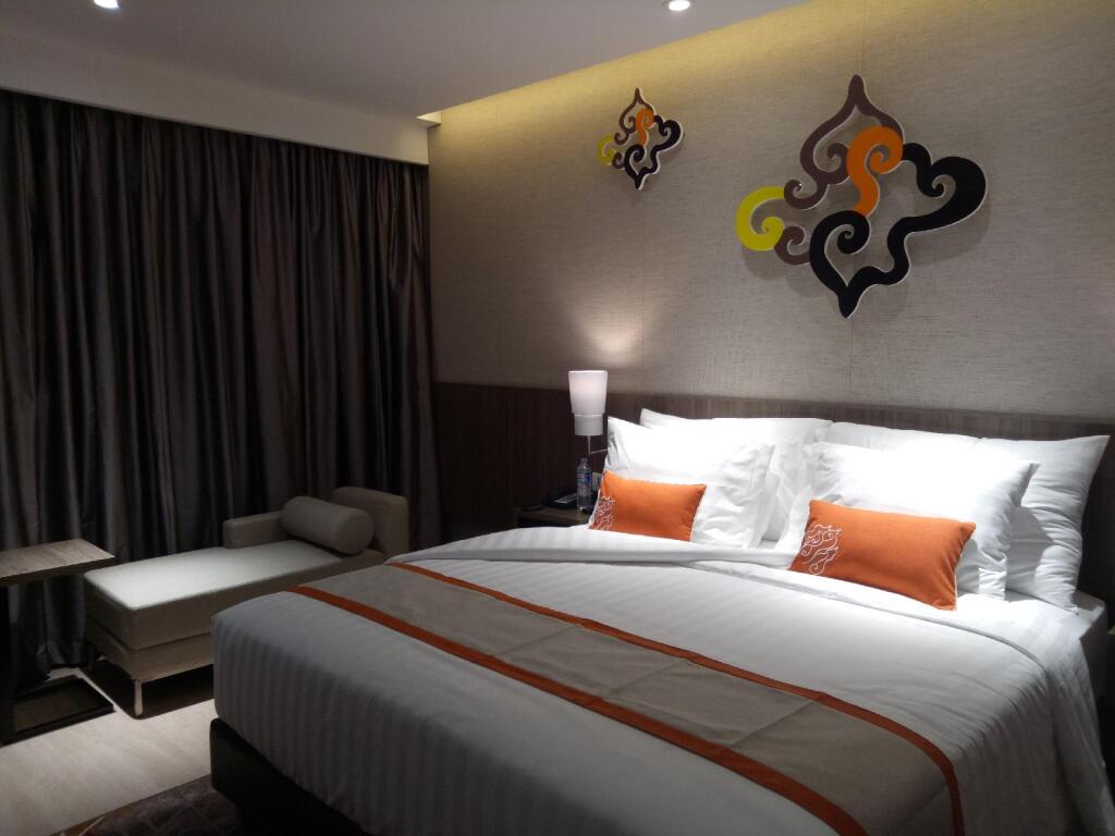 Patra Jasa Cirebon Hotel — фото 1