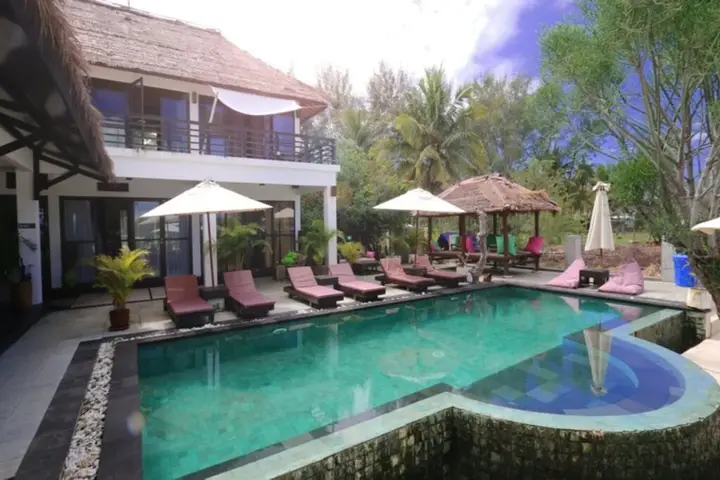 Гили Траванган: Villa Julius