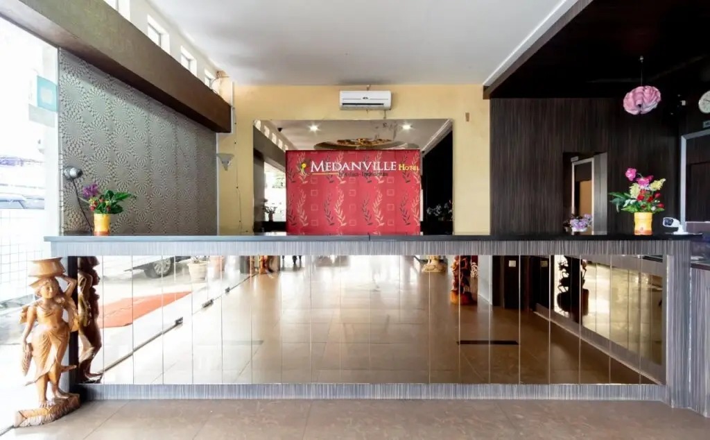 Медан: Capital O 2023 Medan Ville Hotel