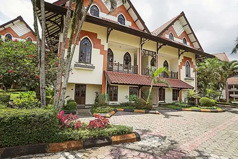 Royal Hotel and Villa Batu — фото 1