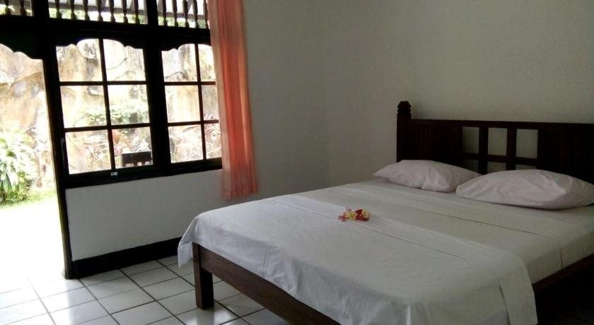 Каликбукбук: Pulestis Beach Hotel