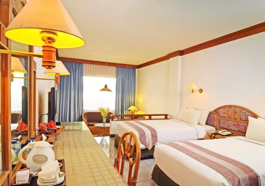 Чиребон: Cirebon Plaza Hotel