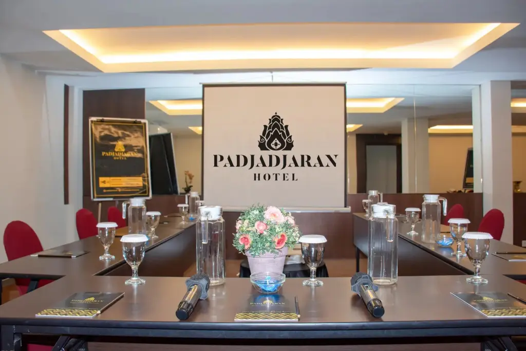 Богор: Padjadjaran Suites Hotel Bogor