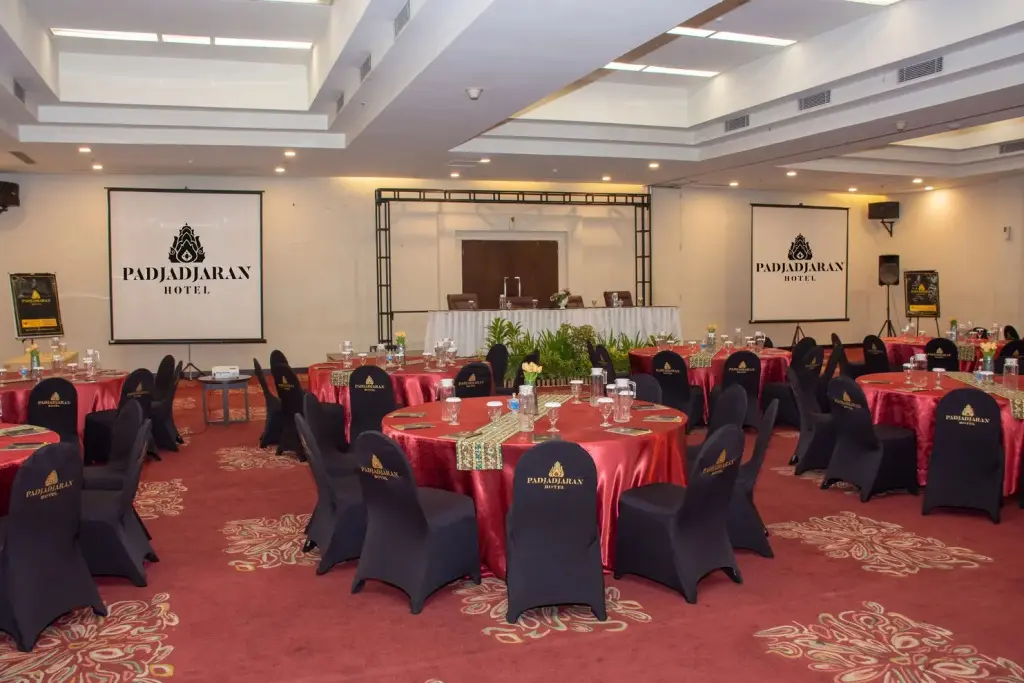 Богор: Padjadjaran Suites Hotel Bogor