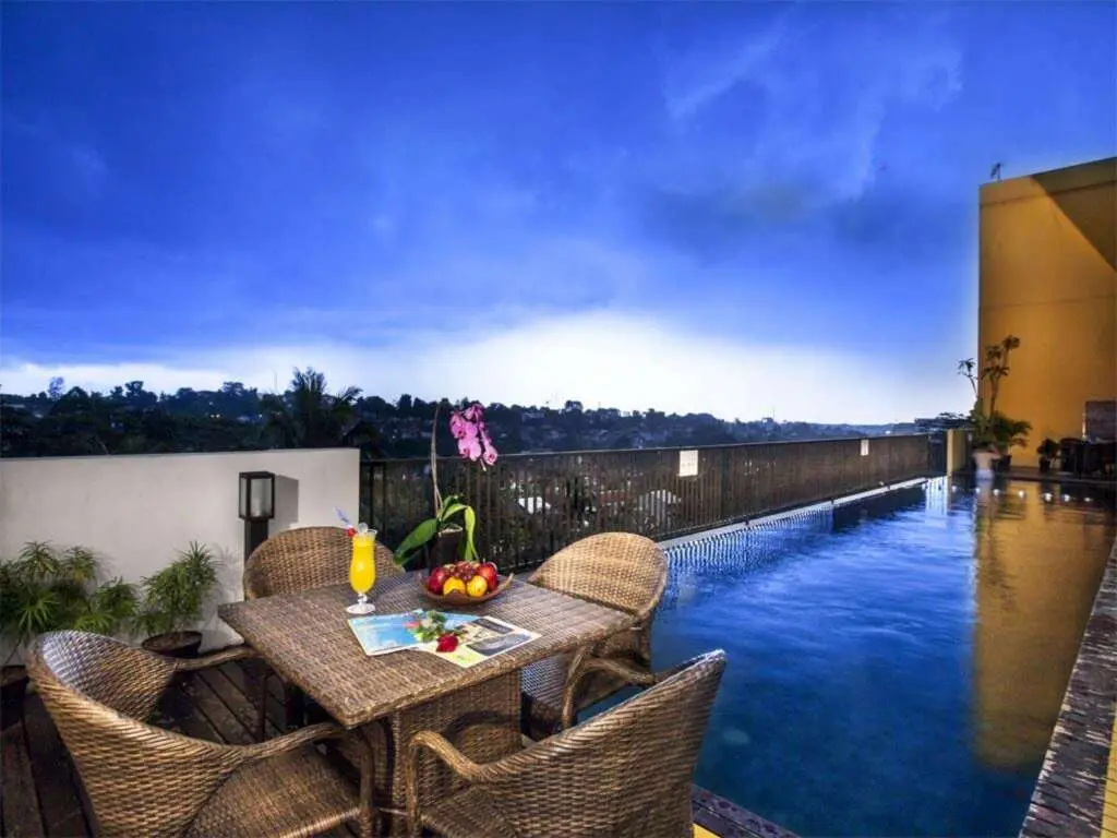 Богор: Padjadjaran Suites Hotel Bogor