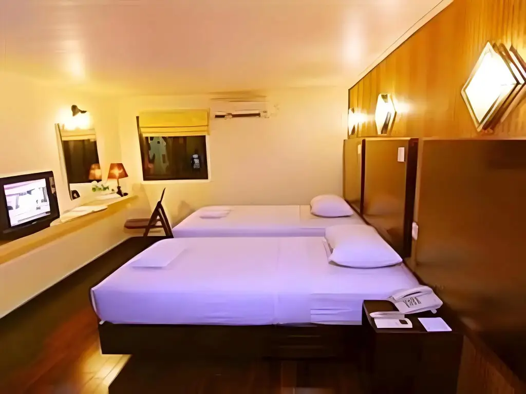 Паданг: Mervit Hotel