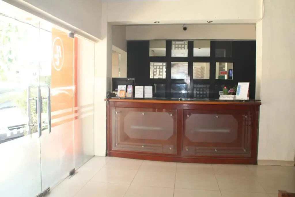 Манадо: Hotel Celebes
