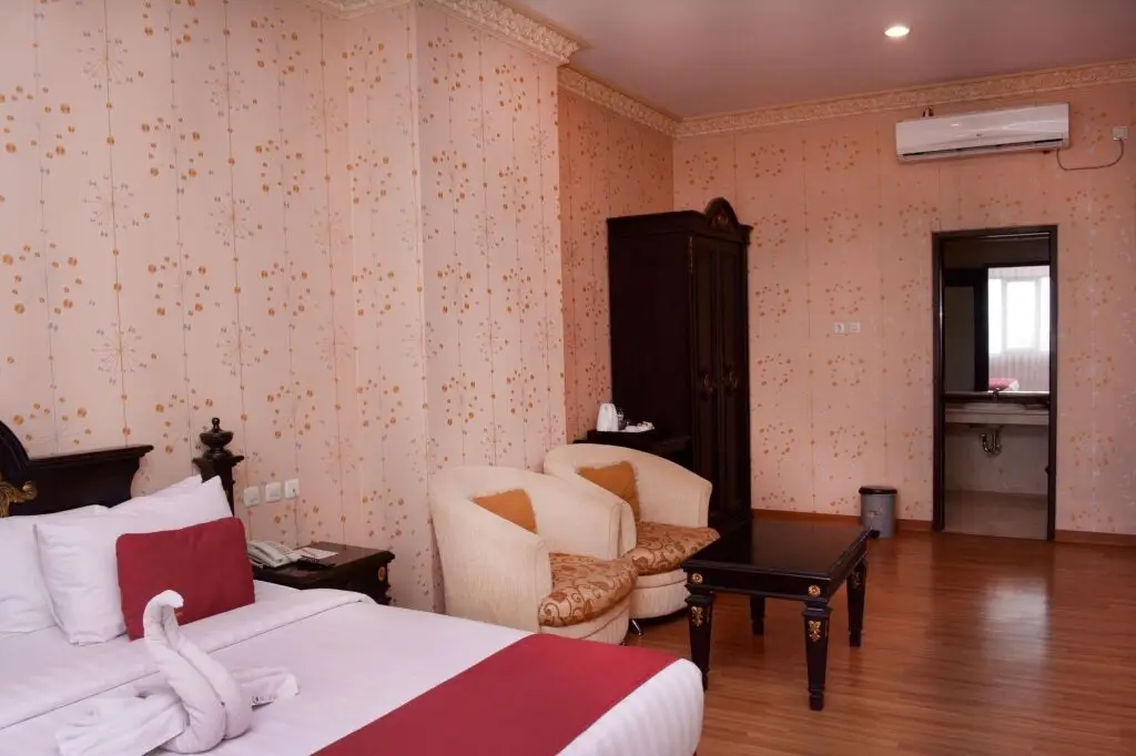 Сурабая: Quds Royal Hotel