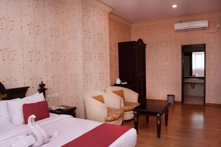 Сурабая: Quds Royal Hotel