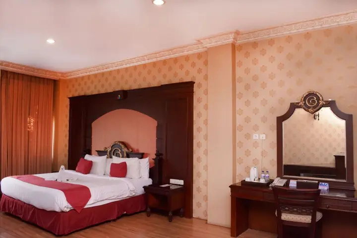 Сурабая: Quds Royal Hotel