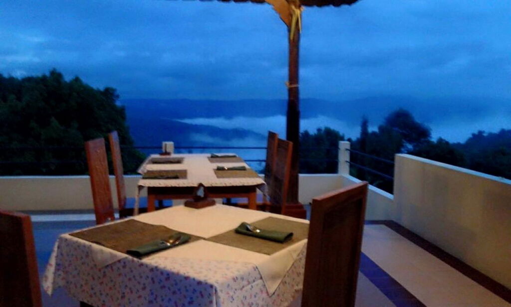 Мундук: KARANG SARI Guesthouse & Restaurant