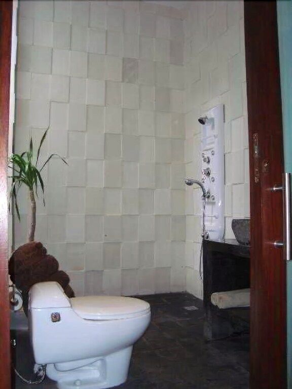 Гили Траванган: The H Rooms At Horizontal